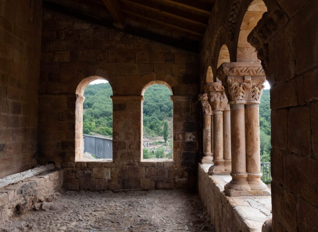 Canales de La Sierra romanico